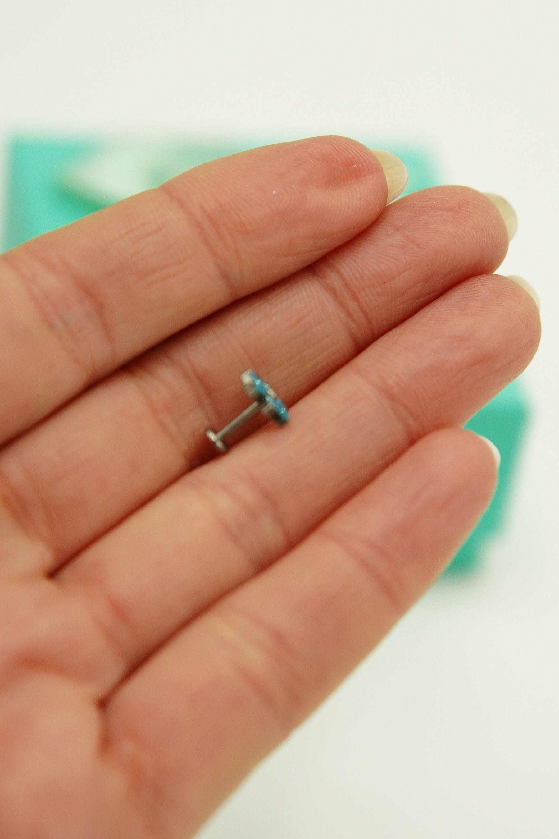 Piercing Labret 6mm Flor Zircon Azul Titanio Astm F136 G23-4