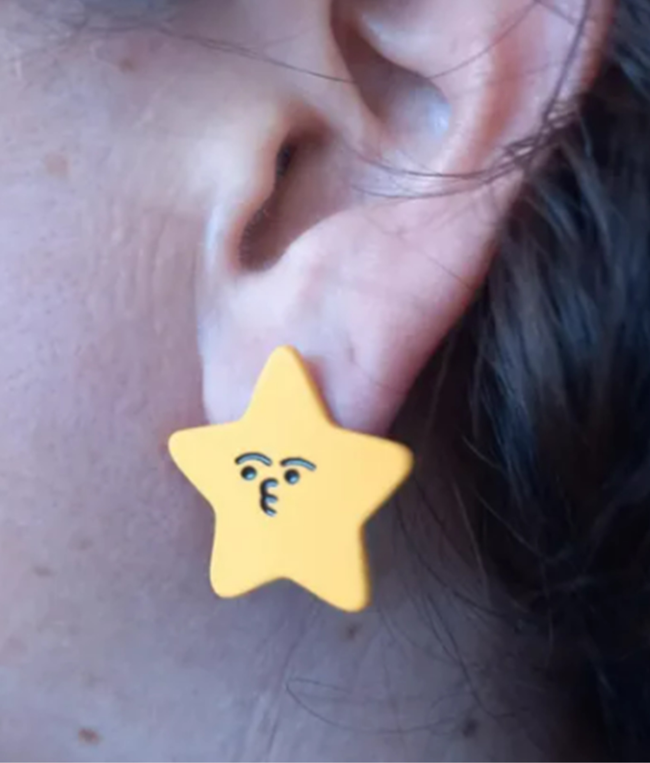 Pendientes Asimetricos Luna y Estrella amarilla suave resina epoxi -2