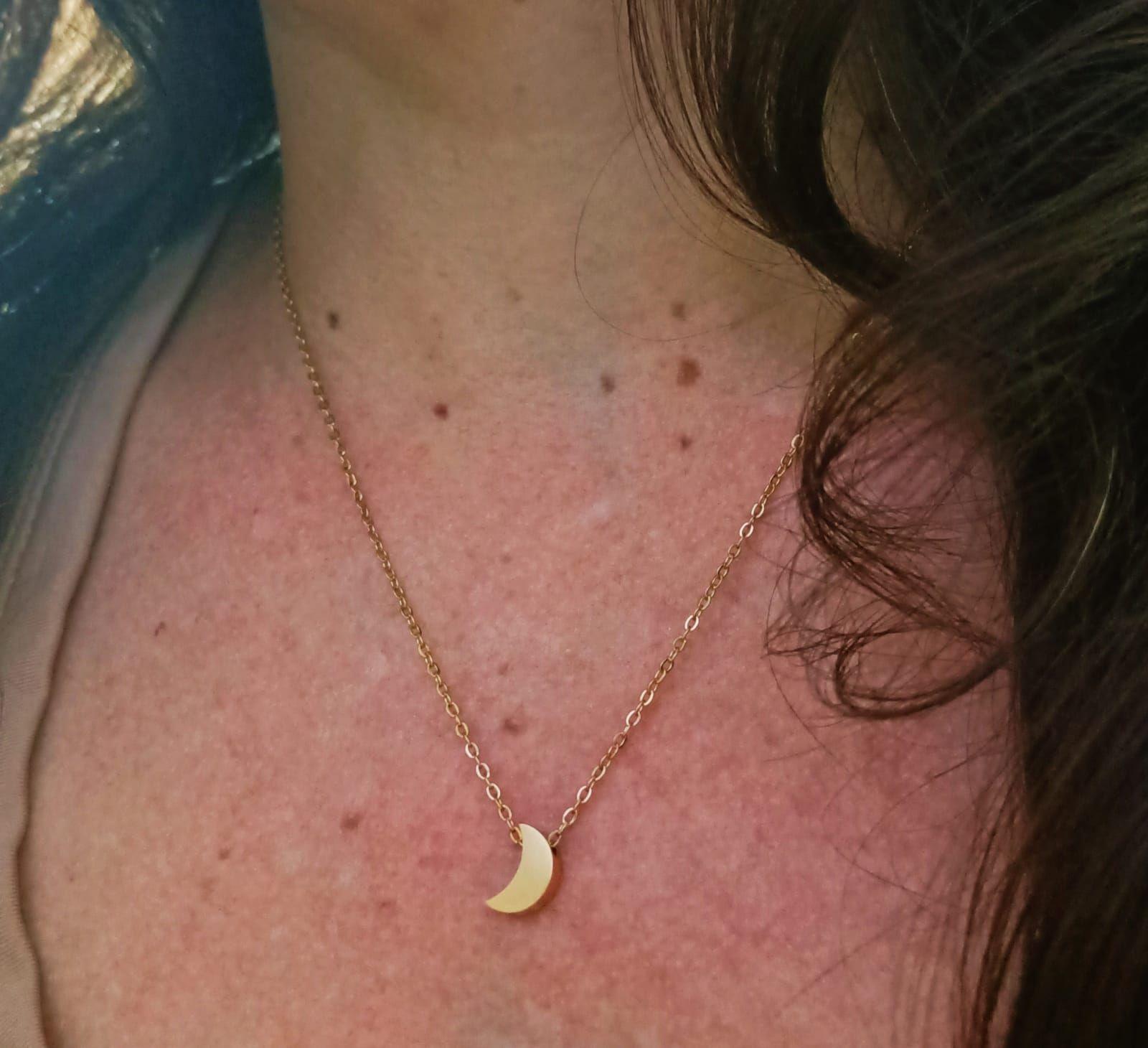 Cadena Colgante Luna Minimalista Chapada En Oro 18k-2
