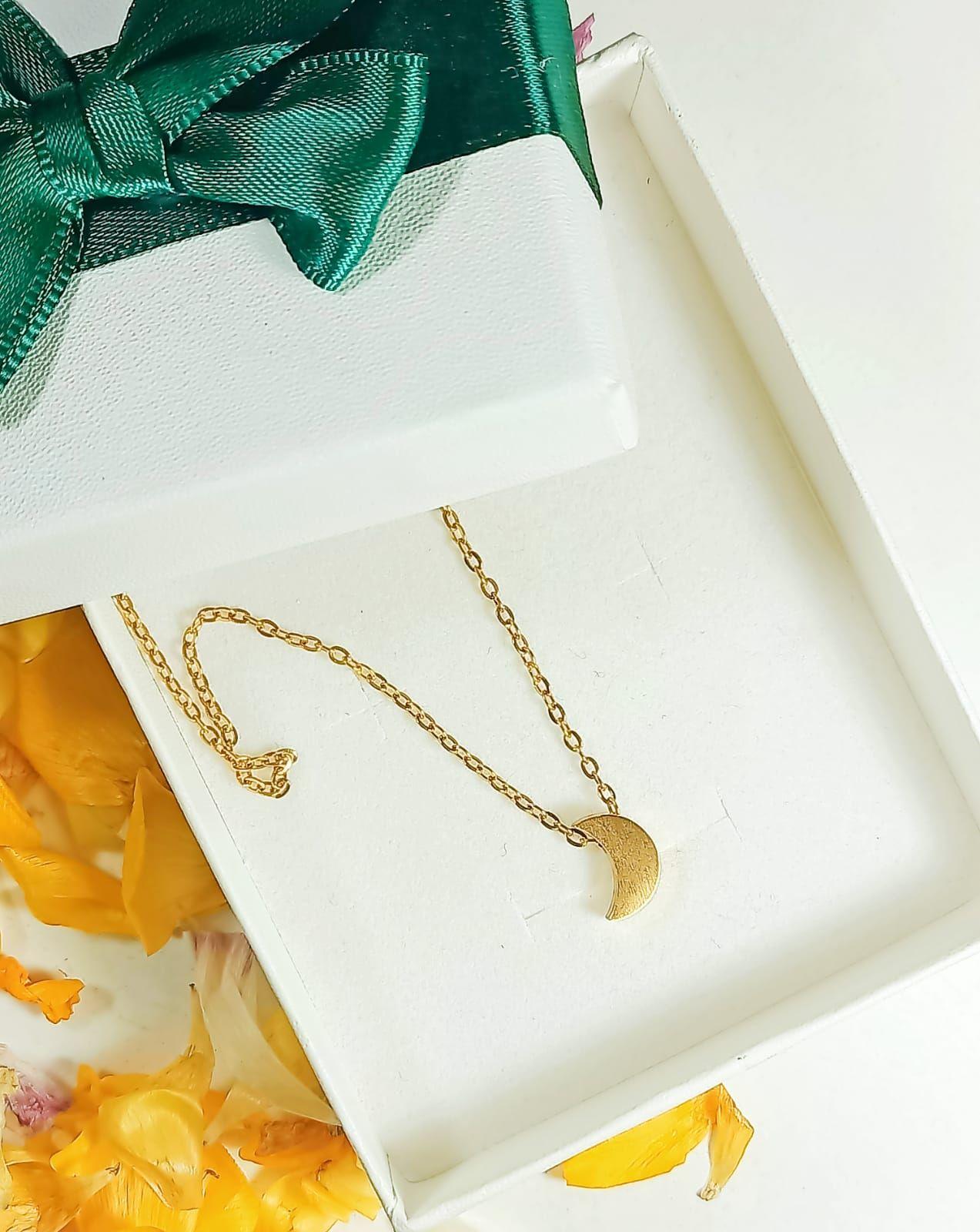 Cadena Colgante Luna Minimalista Chapada En Oro 18k-3