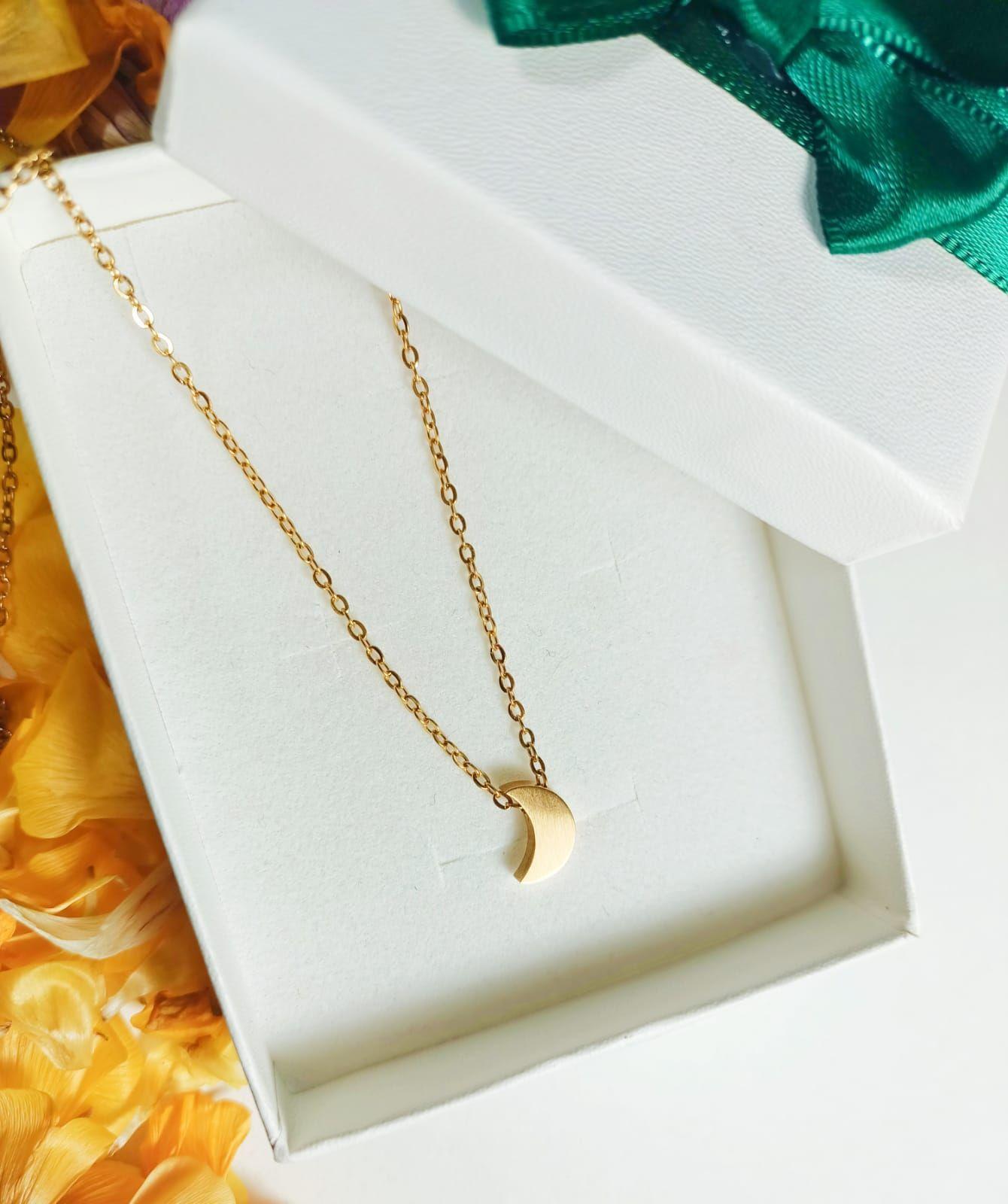 Cadena Colgante Luna Minimalista Chapada En Oro 18k-1