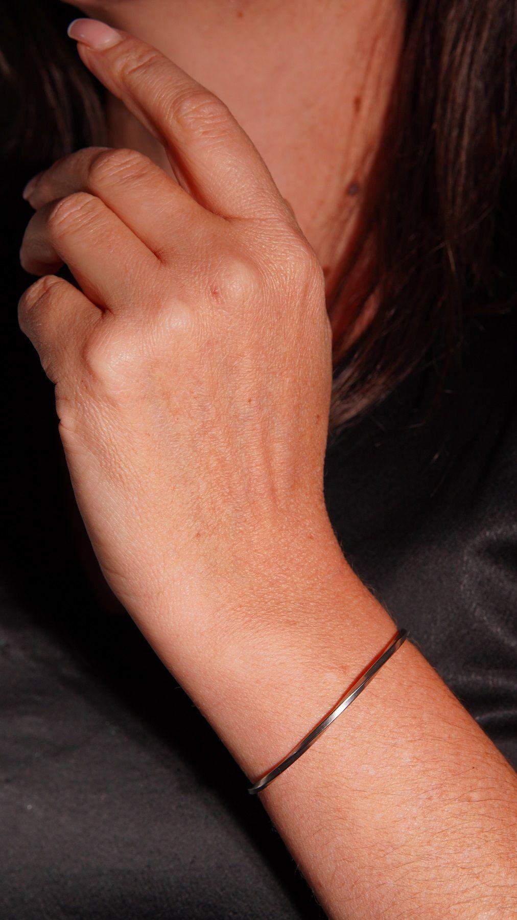 Pulsera rigida florencia plateada hipoalergenica-2