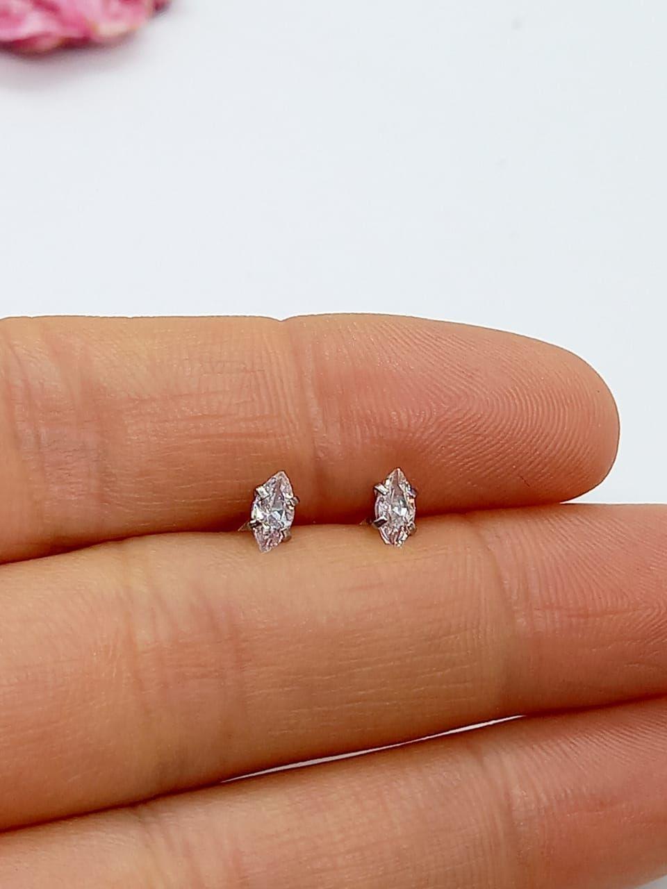 Piercing labret monroe forma gema cartílago nariz boca oreja-2