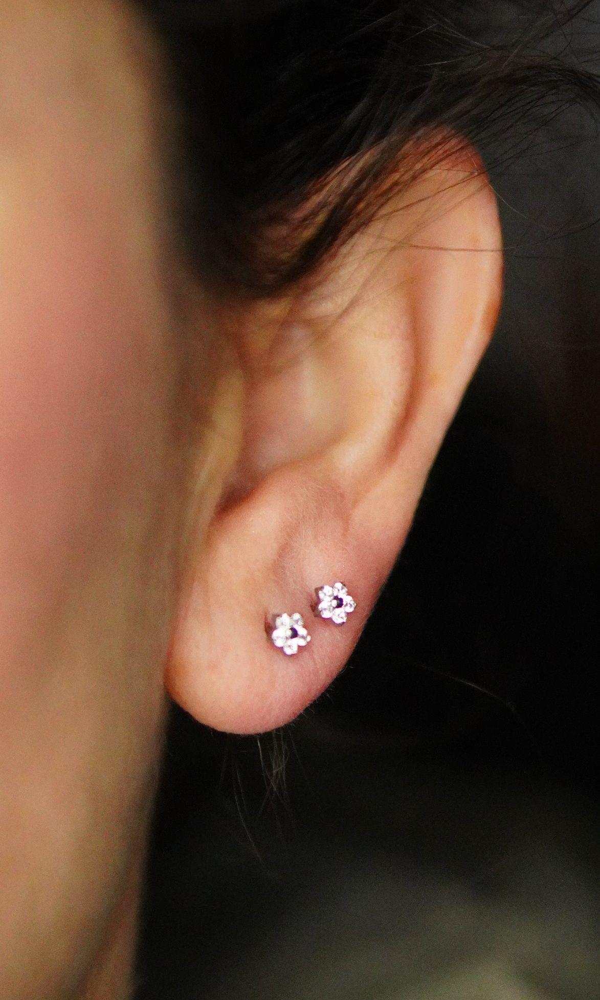 Aros flor titanio zirconia ASTM F136 G26 plateados-4