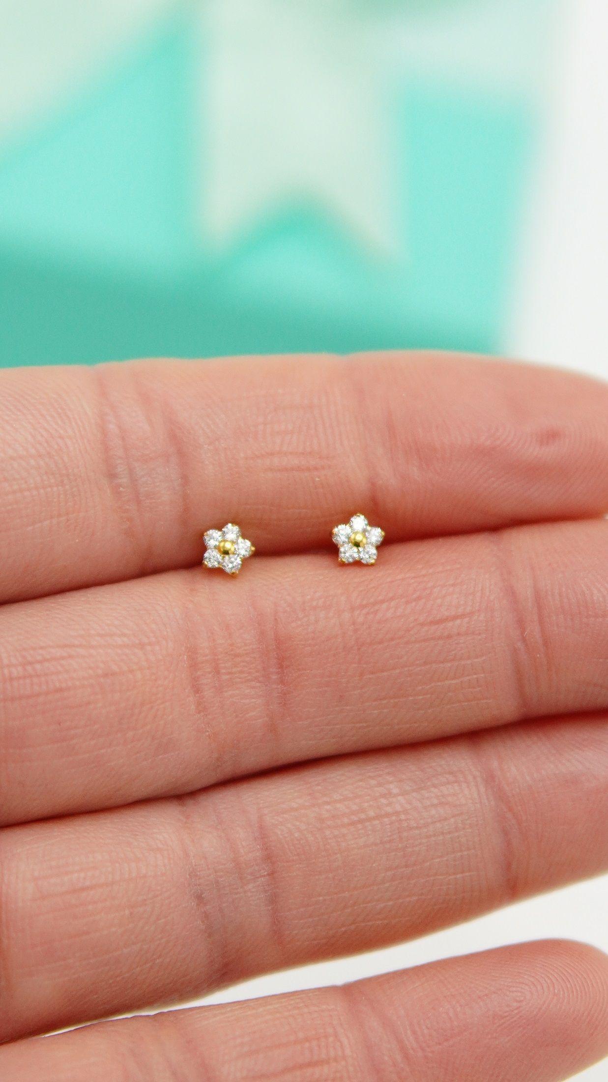 Piercing labret punto de luz flor titanio ASTM F136 G23 Dorado-5