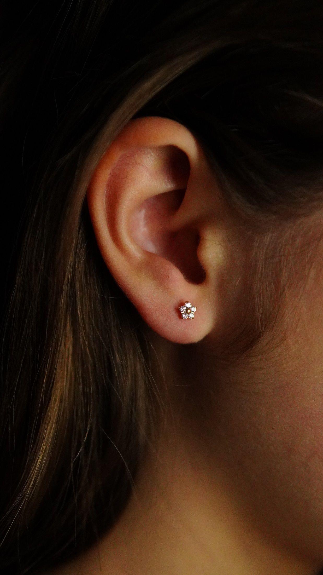 Piercing labret punto de luz flor titanio ASTM F136 G23 Dorado-6