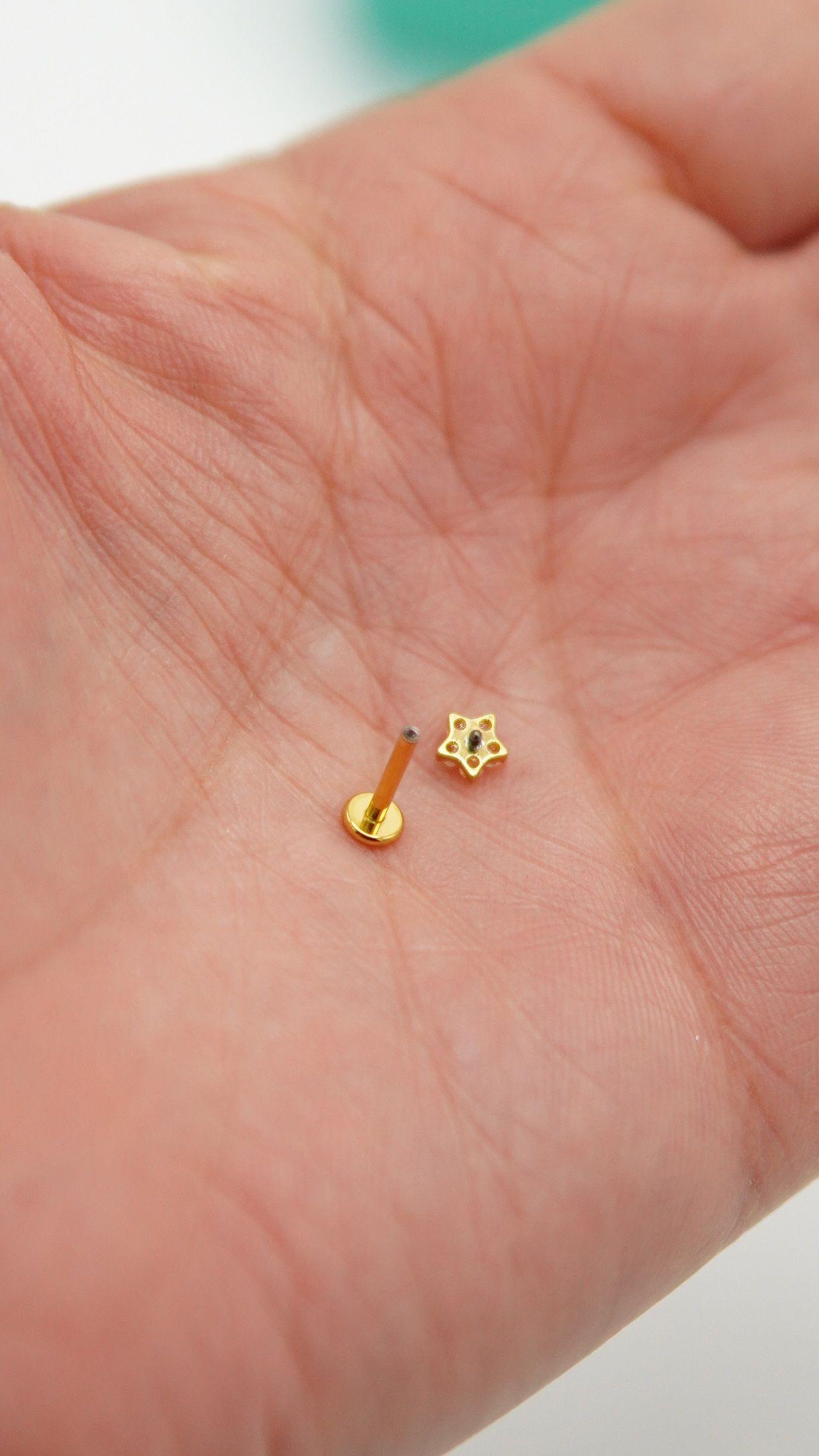 Piercing labret punto de luz flor titanio ASTM F136 G23 Dorado-8