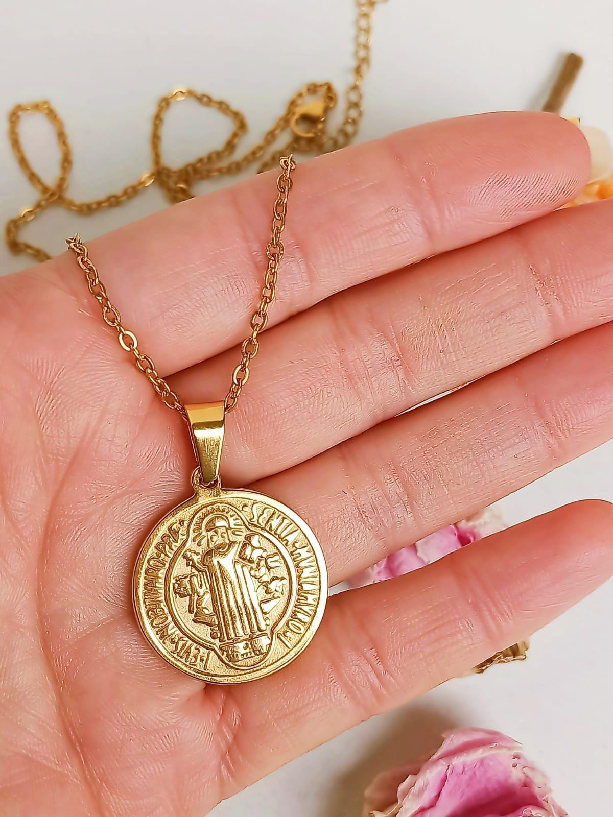 Colgante Medalla San Benito hipoalergénica chapado en oro 18kl-5