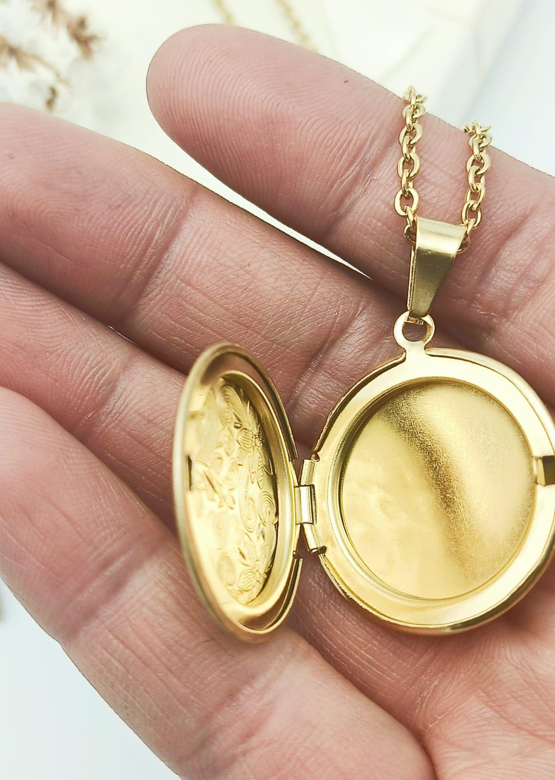 Colgante con dije Vintage Relicario Circular relieve flores chapado en oro 18kl-5