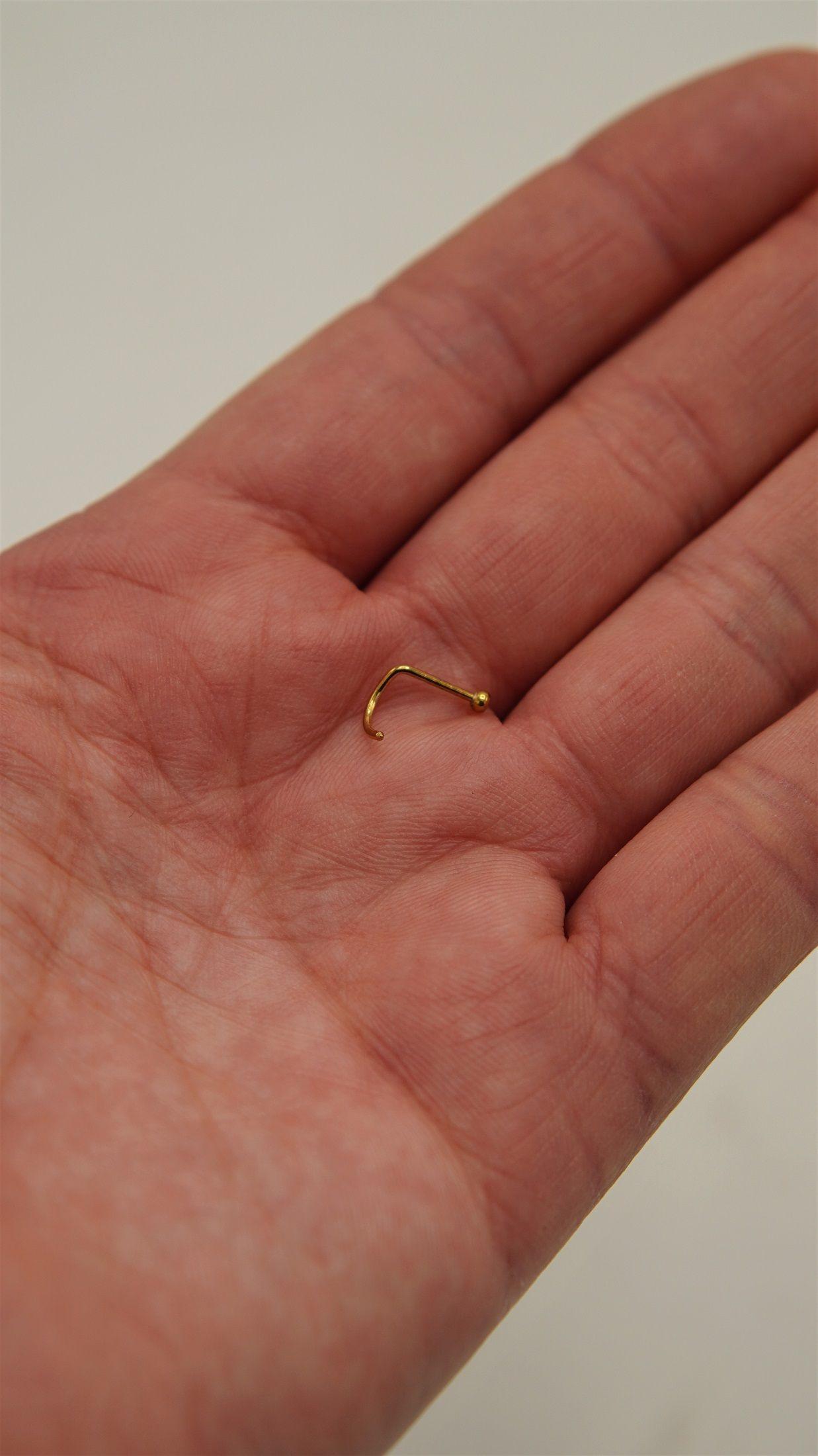 Piercing tipo S nostril 2mm titanio ASTM F136 chapado en oro 18k-1