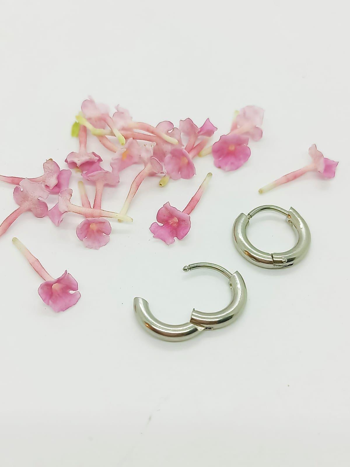 Argollas Huggies hipoalergénico 13mm plateadas-5