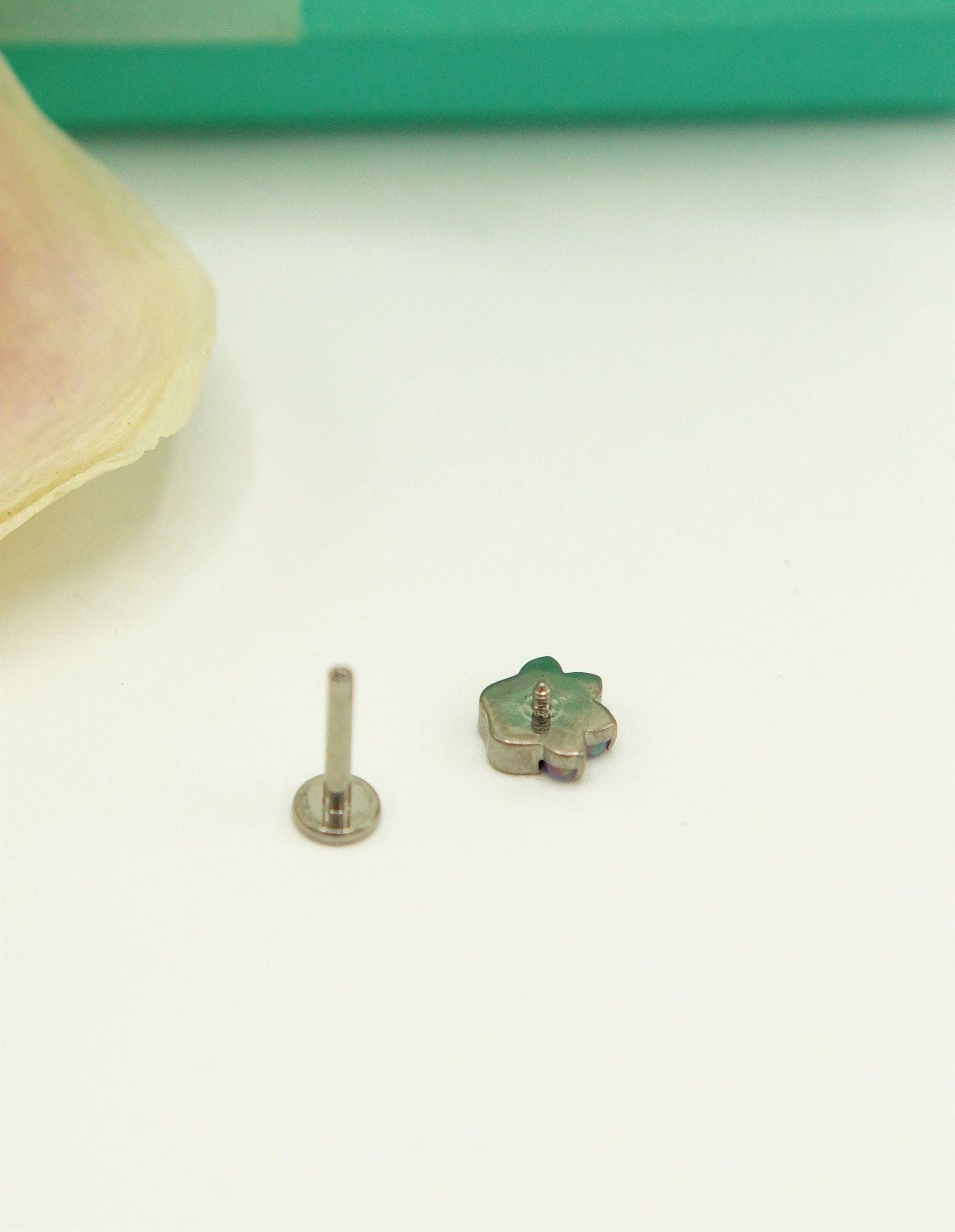 Piercing Labret 8mm Huella Perro Opalo Titanio Astm F136 G23-4