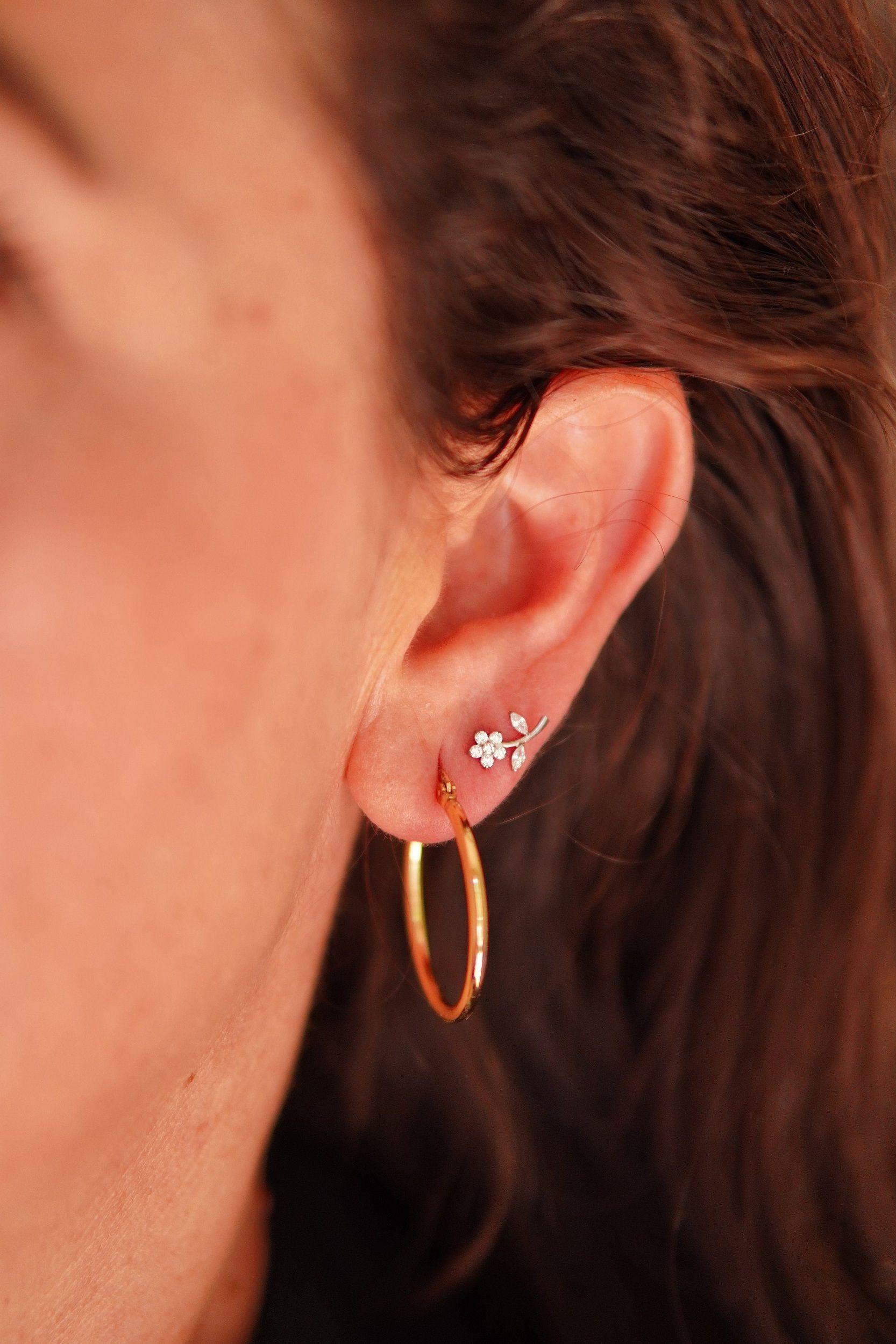 Aros flor petalos titanio zirconia ASTM F136 plateados-2