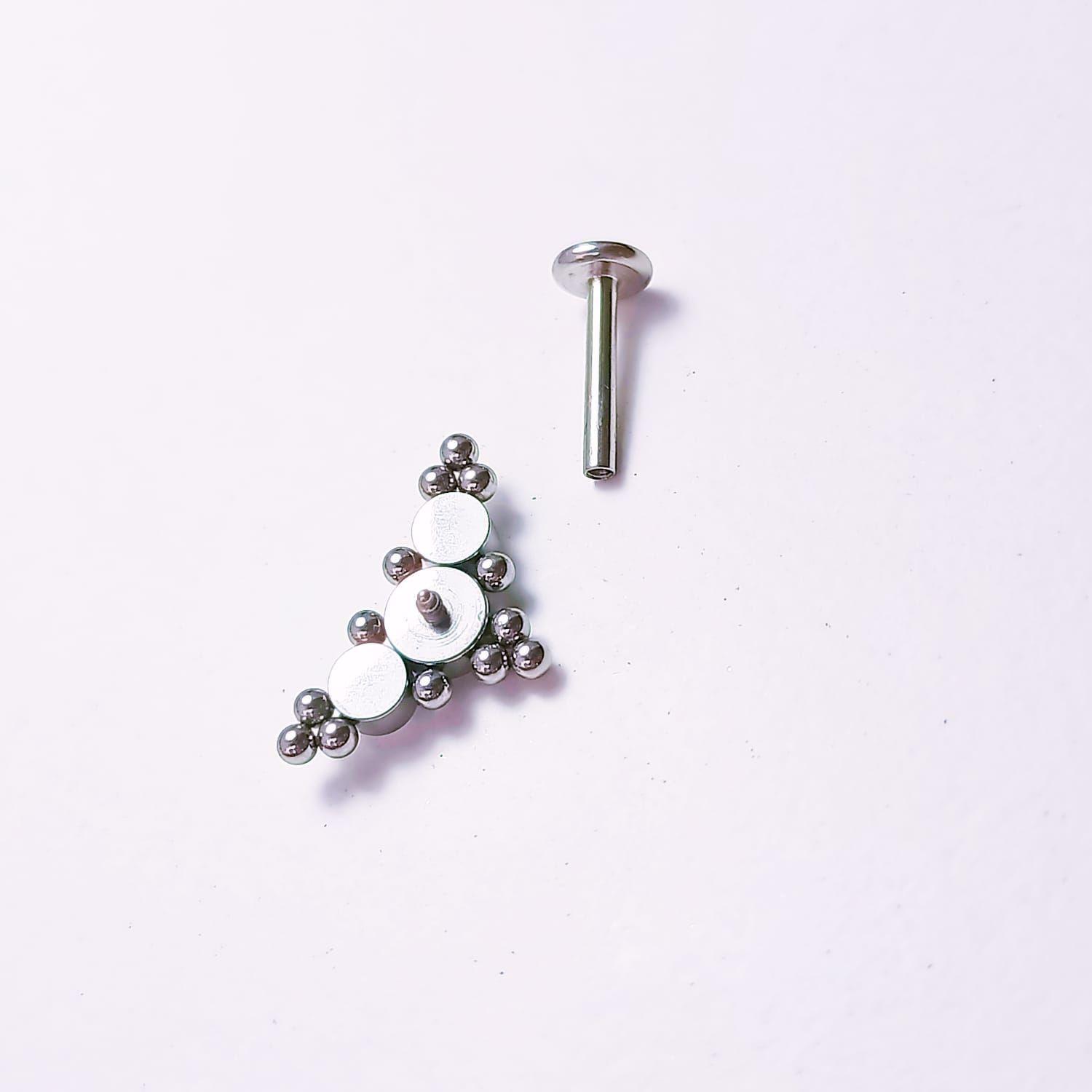 Piercing Oreja Tragus Conch Labret Modelo Triangular Hipoalergenico Unidad-3