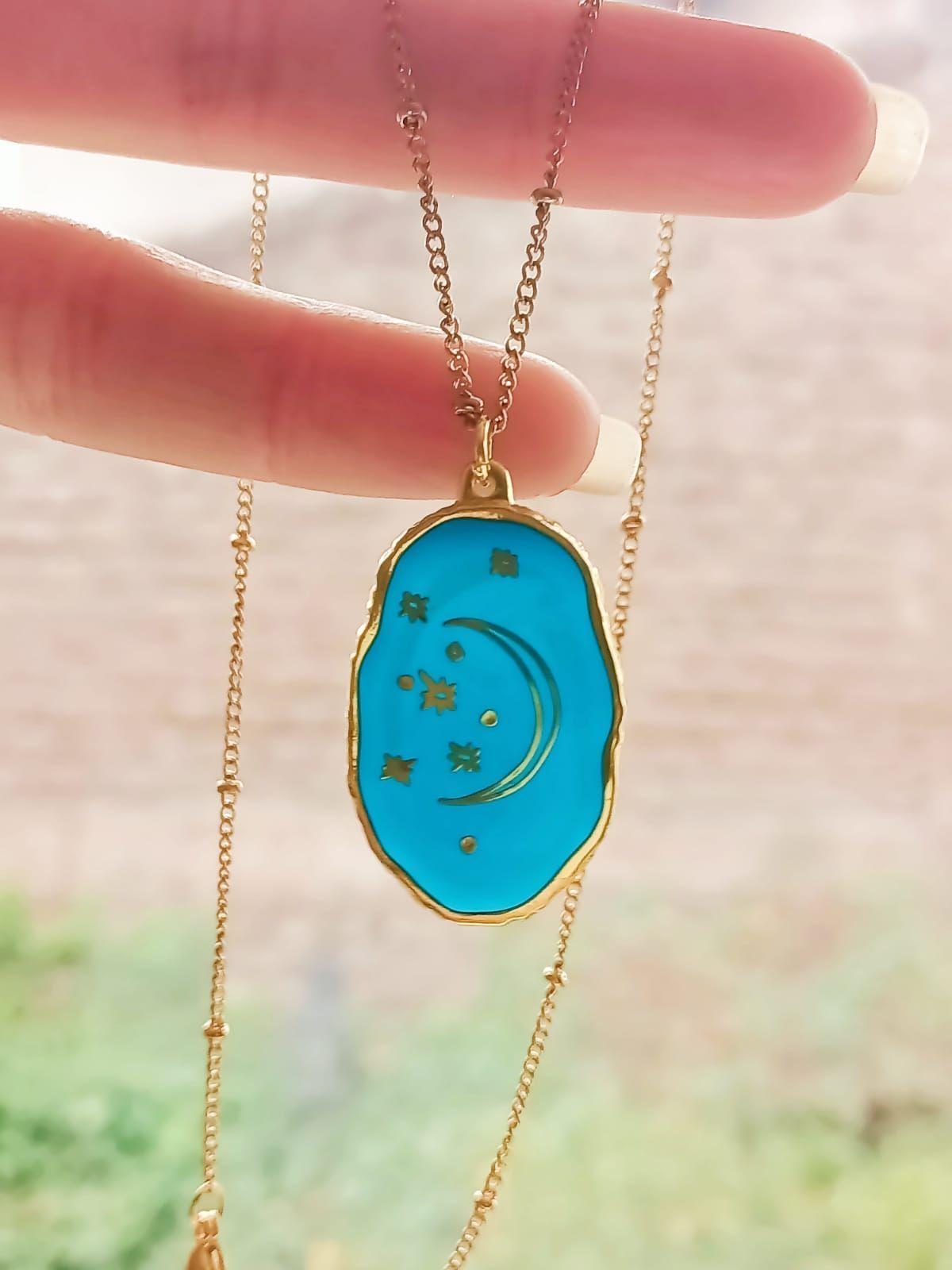 Colgante Luna Y Estrellas Resina Azul Chapado En Oro 18k-1