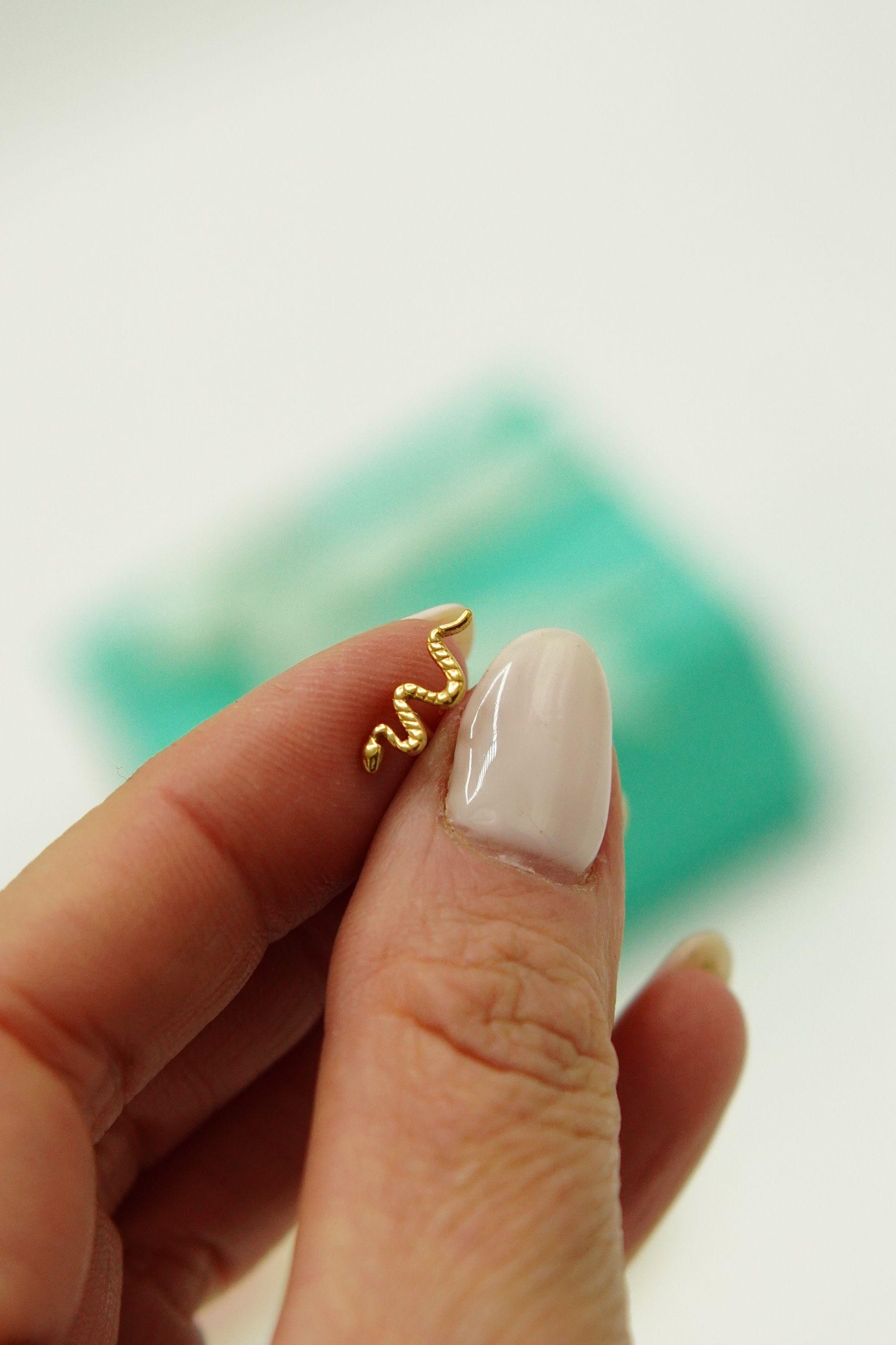 Piercing Labret Serpiente Chapada En Oro Titanio Astm F136-4