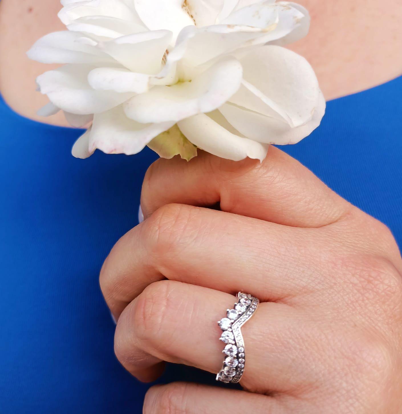 Anillo forma de Corona decorado con circonios Plata fina ley S925 talla 7-4