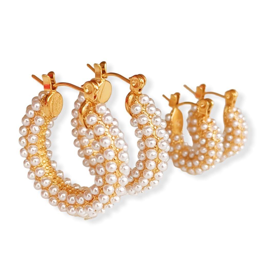 Aros Bote Perla Huggie Chapada En Oro 18k Pack Madre Hija-0