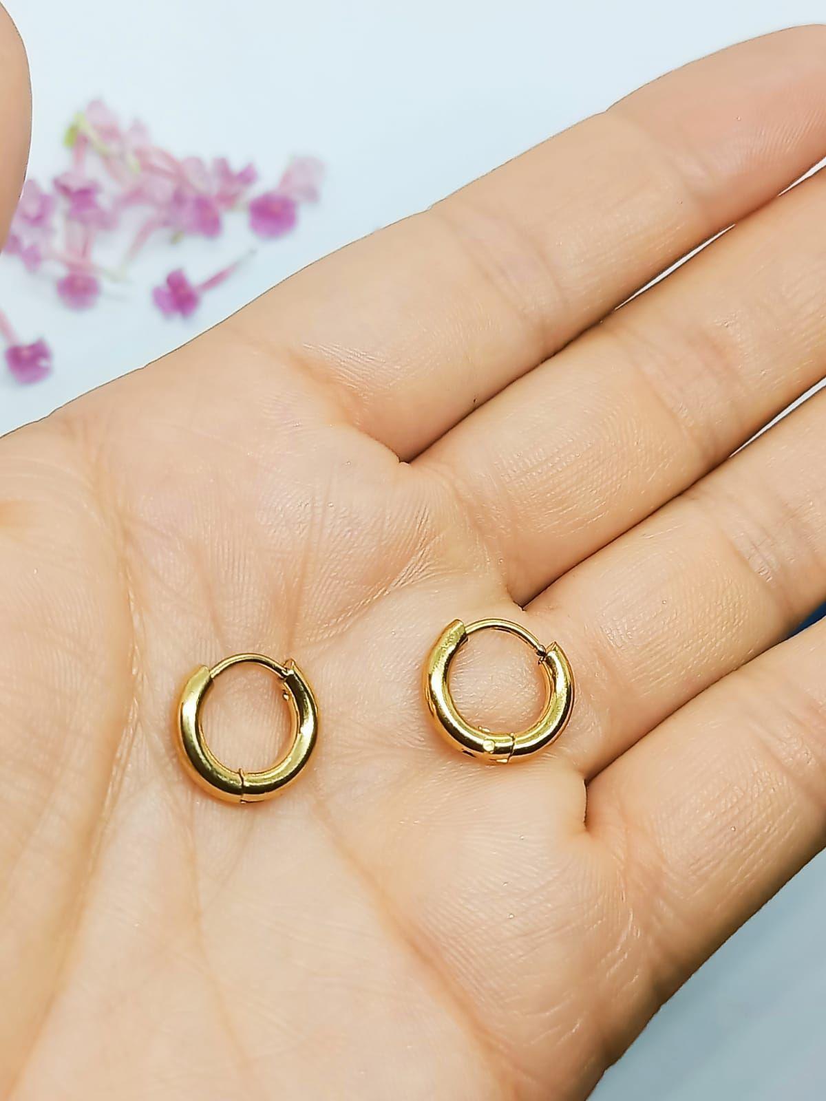Argollas Huggies chicas 8mm enchapadas en oro 18kl -3
