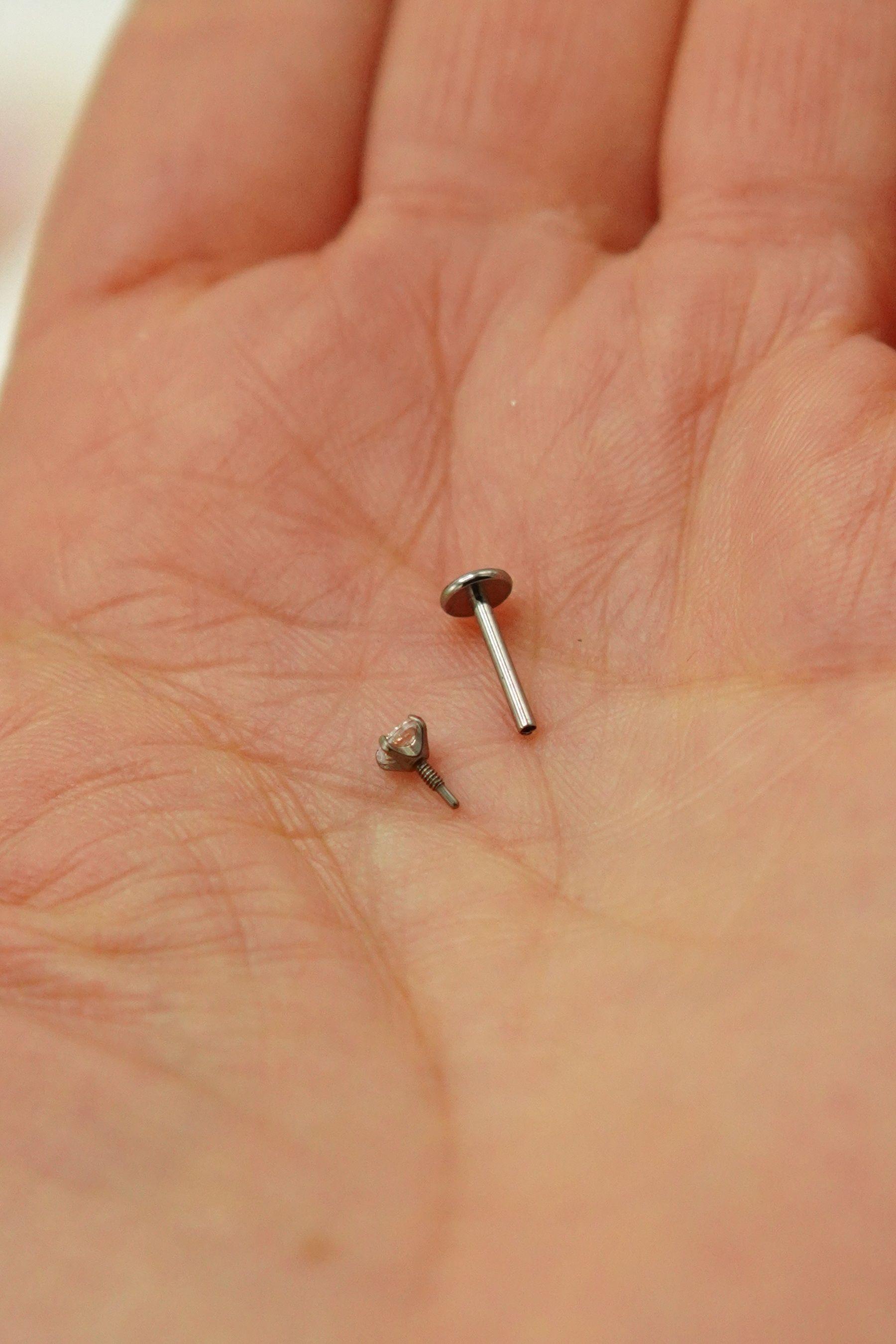 Piercing Labret Perno Tornillo Punto Luz Titanio Astm F136-3