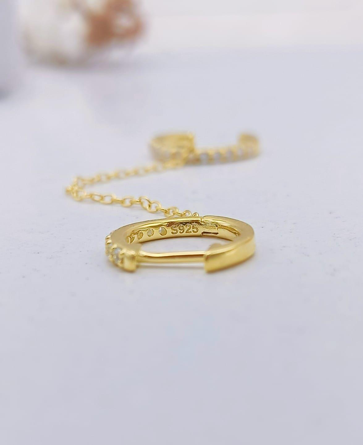 Aro Argolla Huggie con Cadena Earcuff Plata 925 Chapada En Oro-3