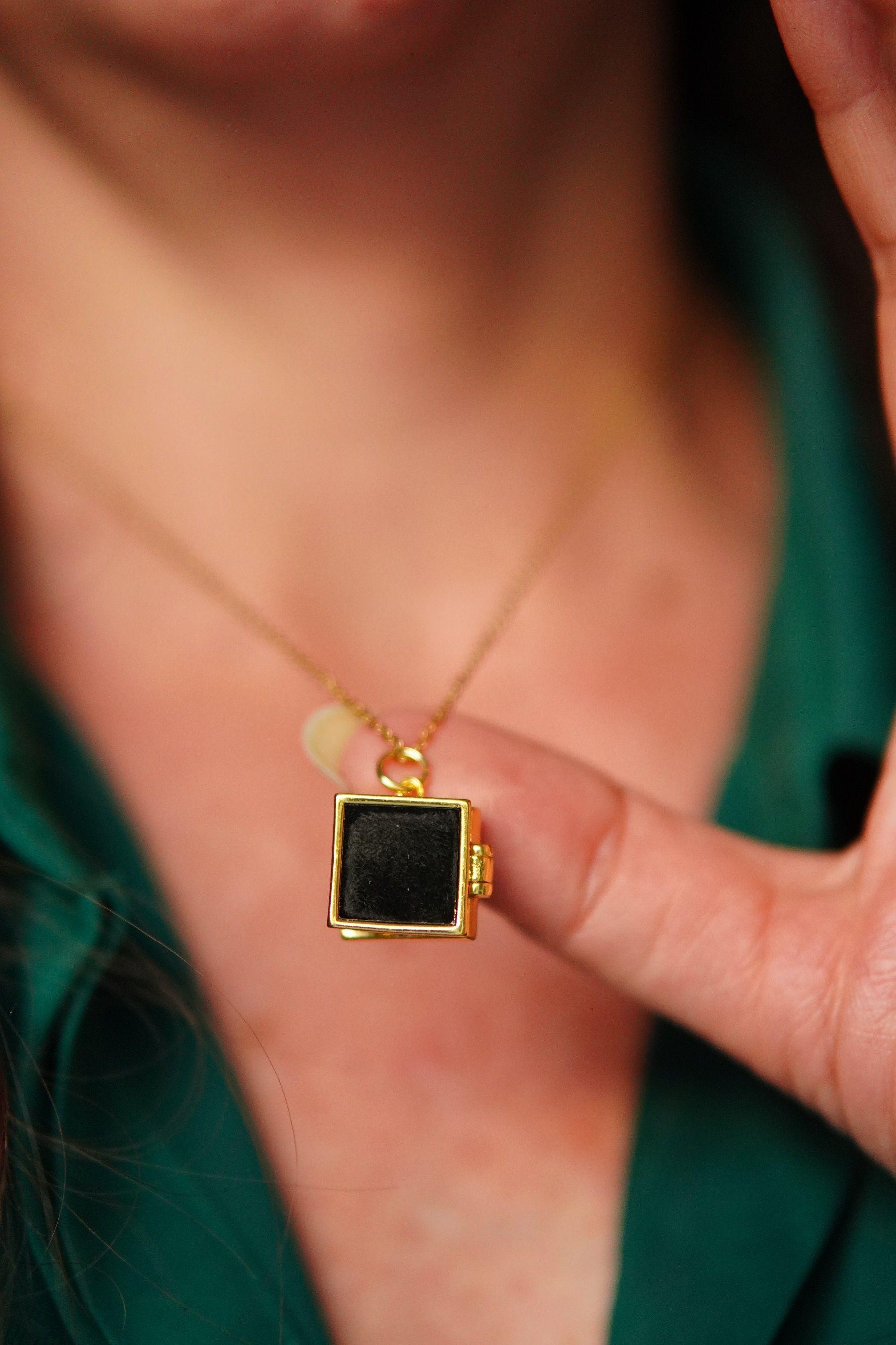 Colgante Relicario Negro Collar Guardafoto Chapado Oro 18k-2