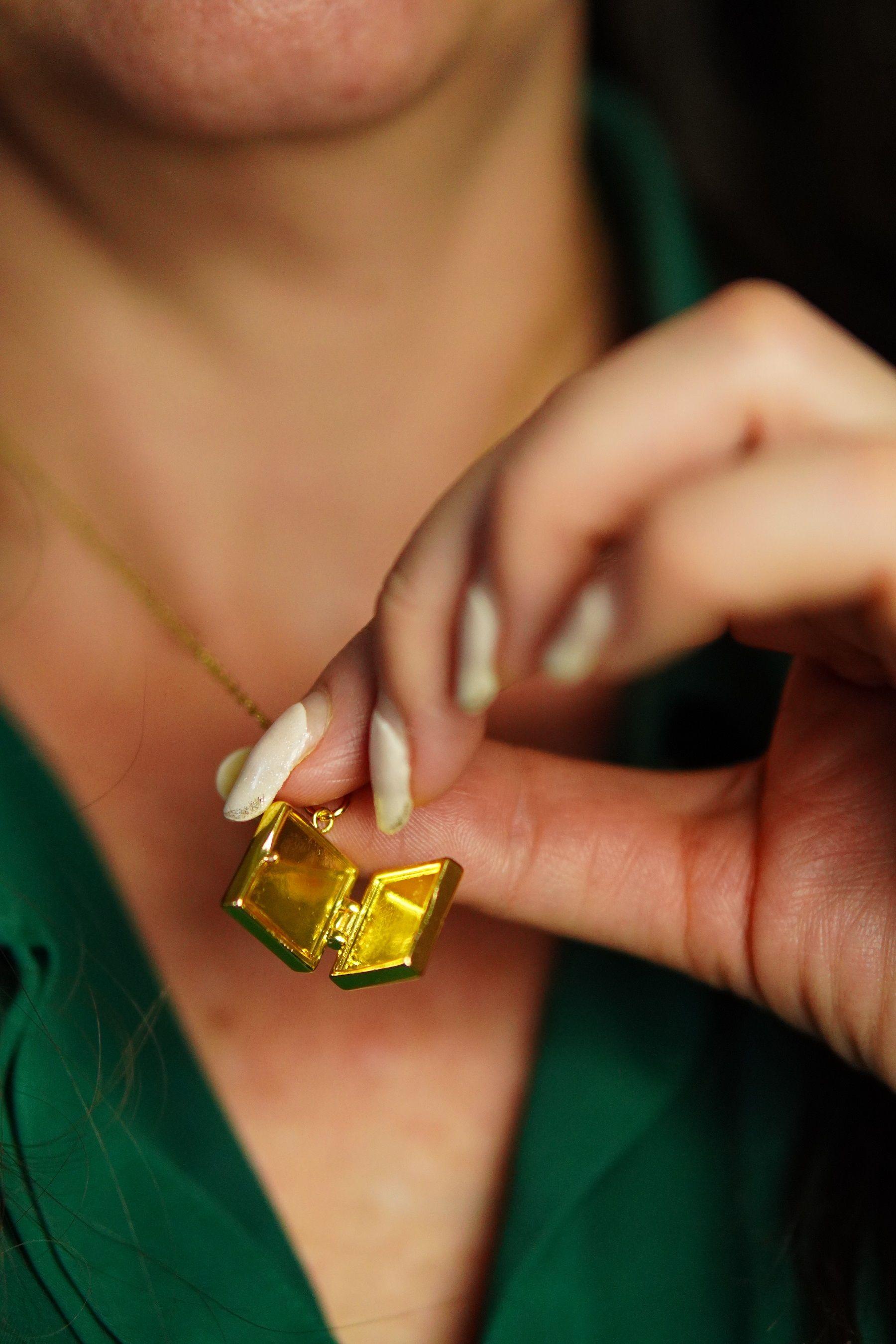 Colgante Relicario Negro Collar Guardafoto Chapado Oro 18k-3