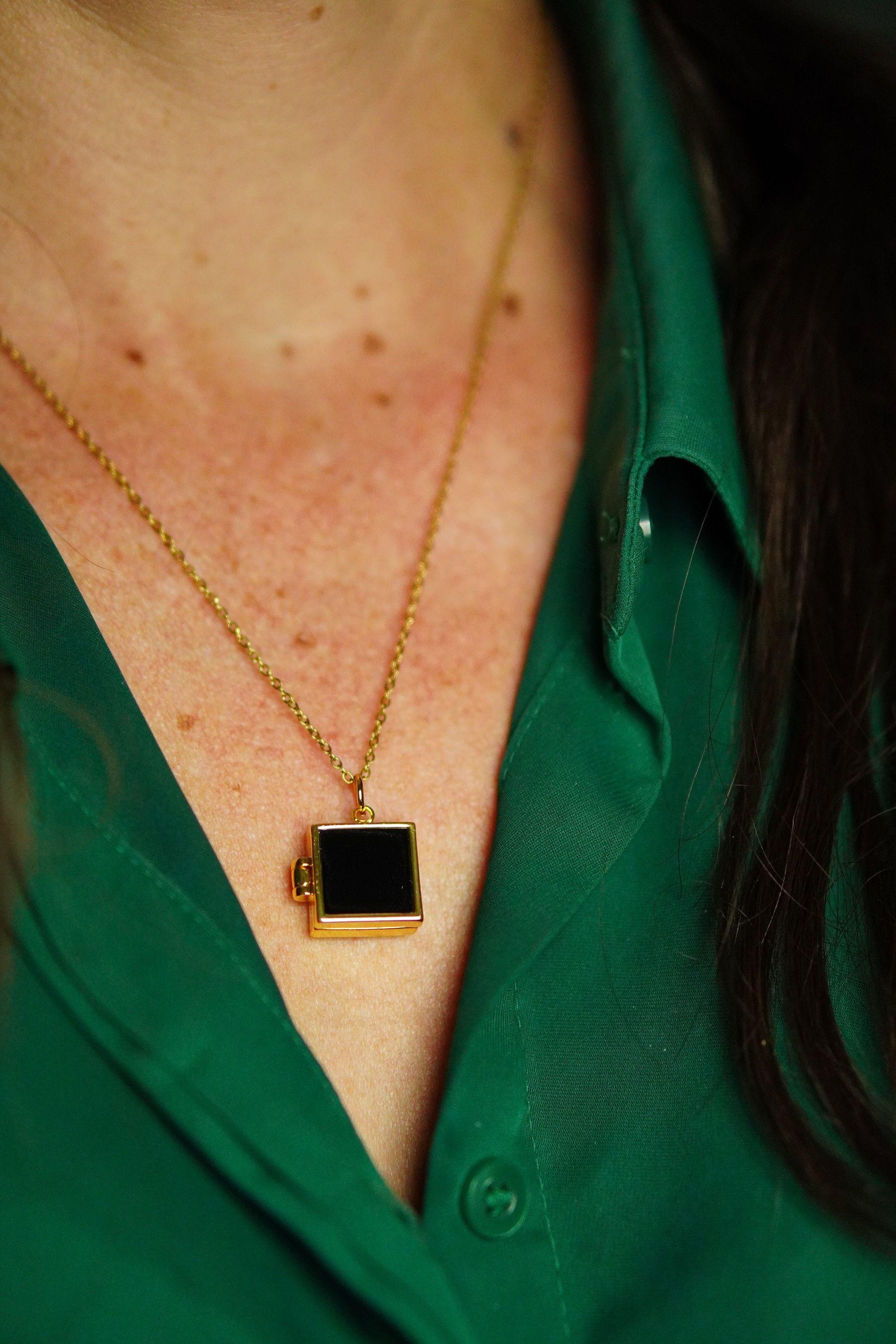 Colgante Relicario Negro Collar Guardafoto Chapado Oro 18k-4