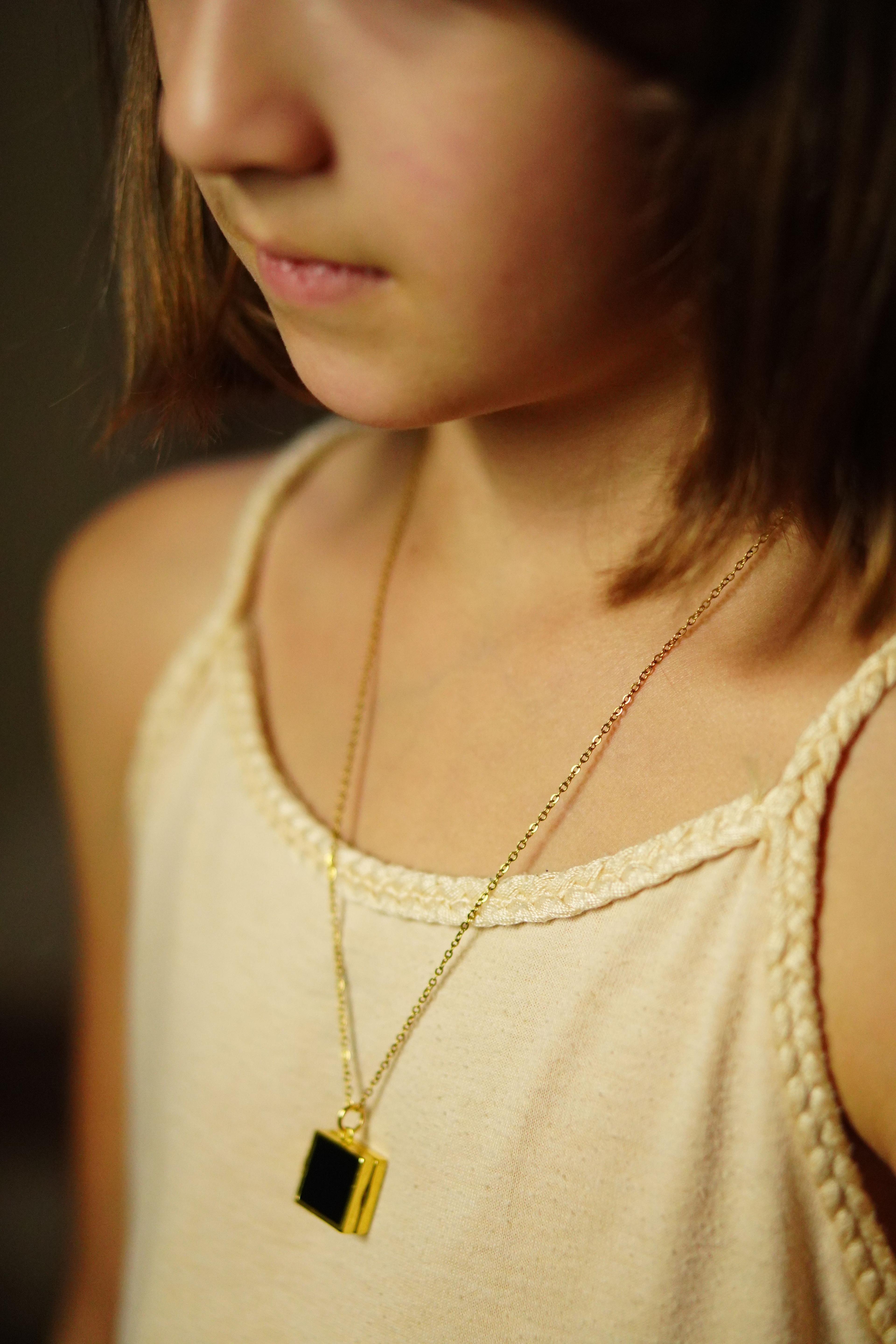 Colgante Relicario Negro Collar Guardafoto Chapado Oro 18k-9