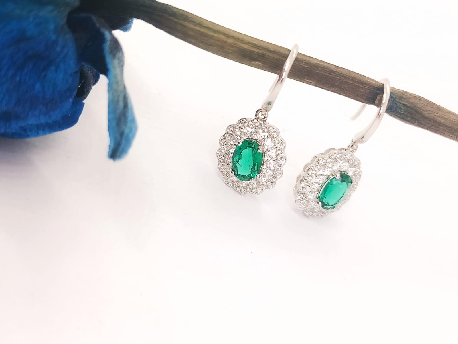 Aros con Esmeraldas Sostenibles en Plata ley 925-2