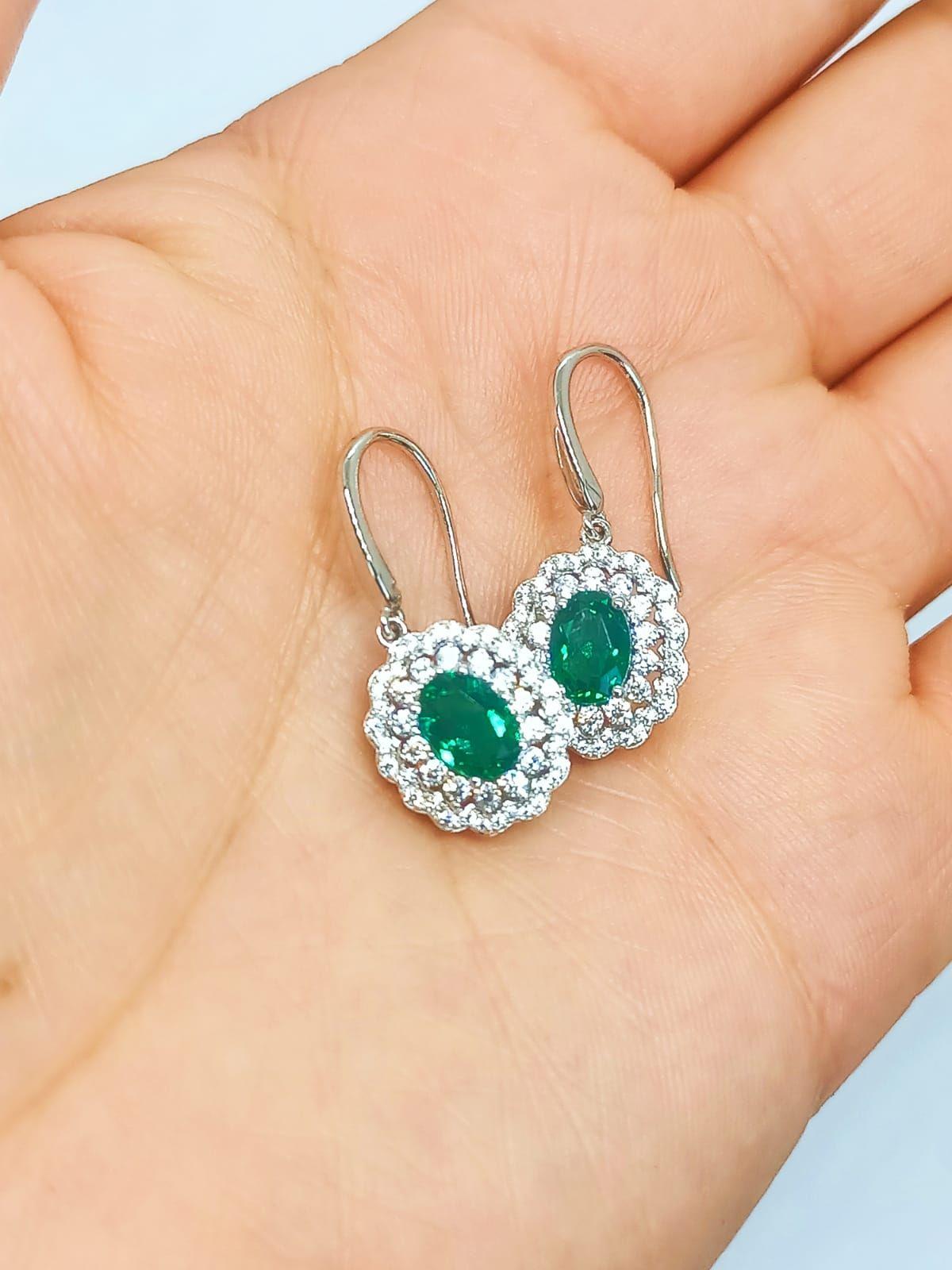 Aros con Esmeraldas Sostenibles en Plata ley 925-3