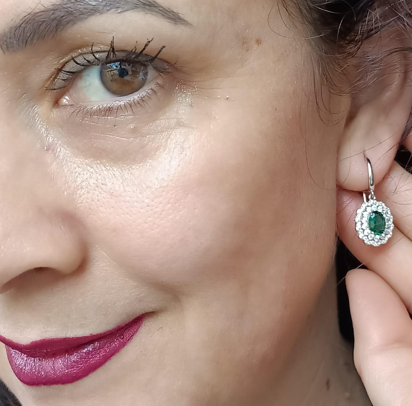 Aros con Esmeraldas Sostenibles en Plata ley 925-7