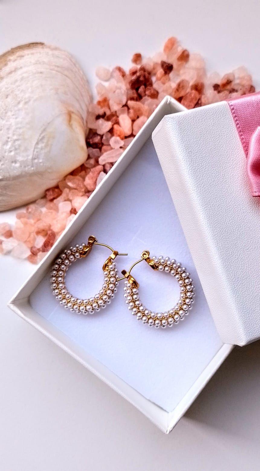 Aretes argollas bote largas con perlas chapadas en oro 18k joyeria fina-1