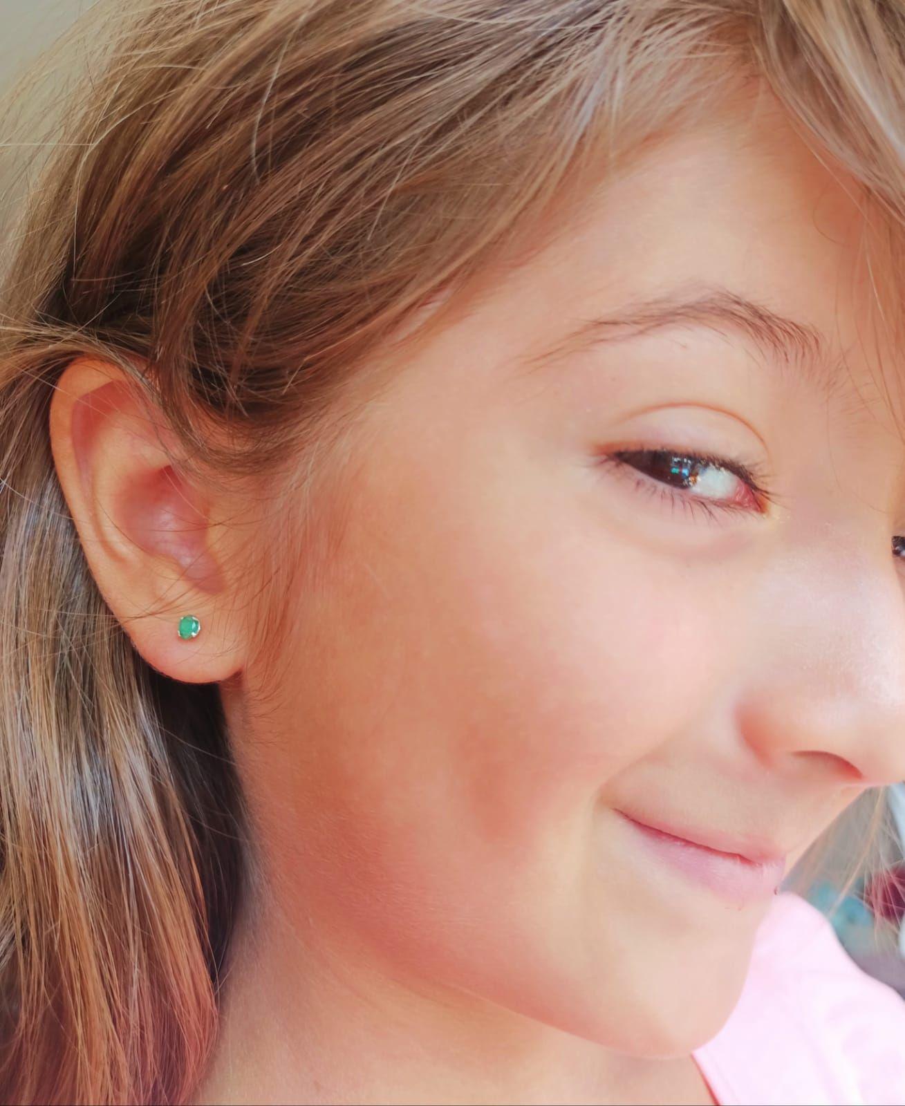 Aros abridores de tuerca en plata fina ley S925 con Esmeralda natural genuina 3mm-7
