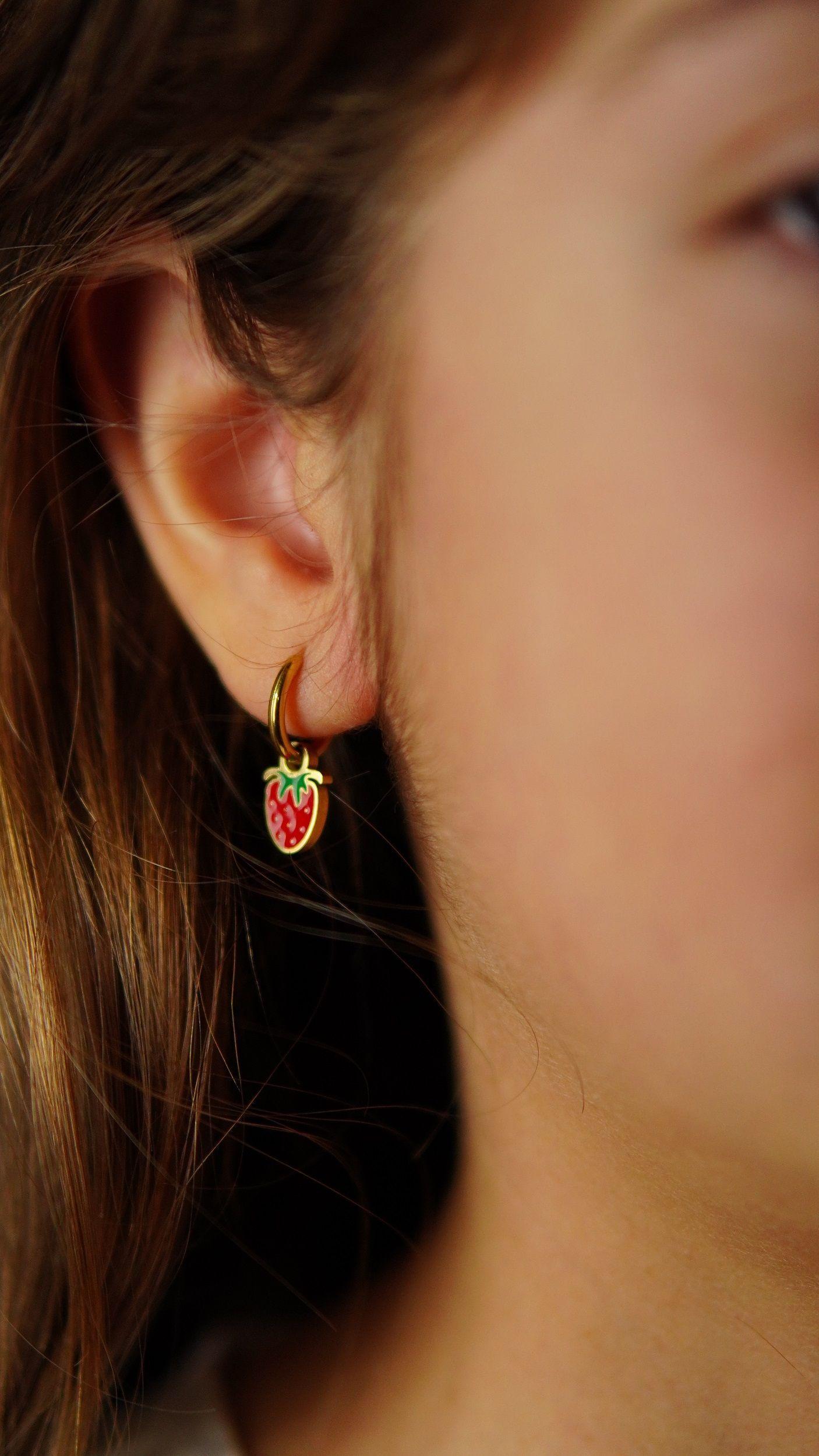 Argollas huggies frutillas fresitas Chapada En Oro 18k-2