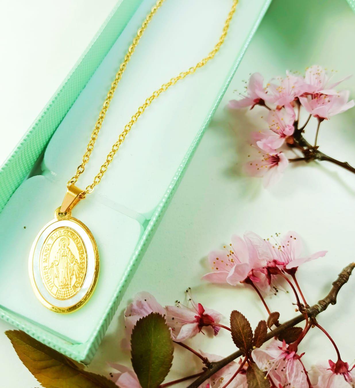 Colgante Medalla Virgen María Nácar Chapada En Oro 18k Amor-3