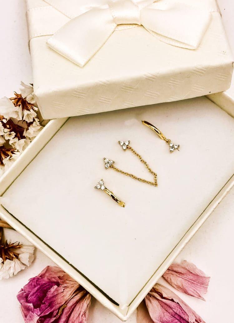 Set Conjunto Huggies pendientes Flor trímera chapados En Oro 18k-1