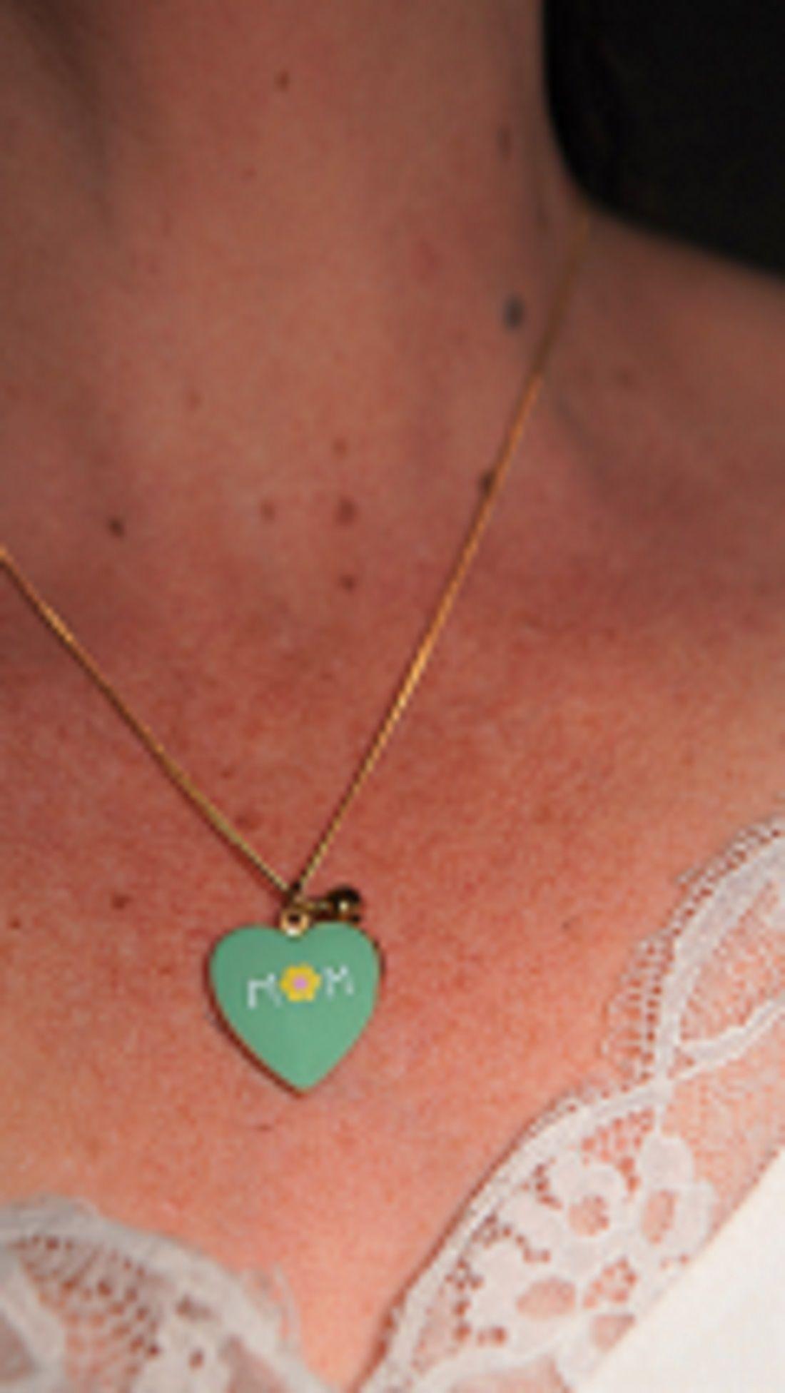 Relicario corazon MAMA turquesa chapado en oro 18k-2