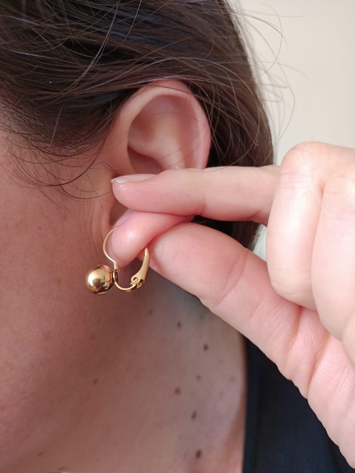 Aros esfera Huggie chapado en oro 18kl-5