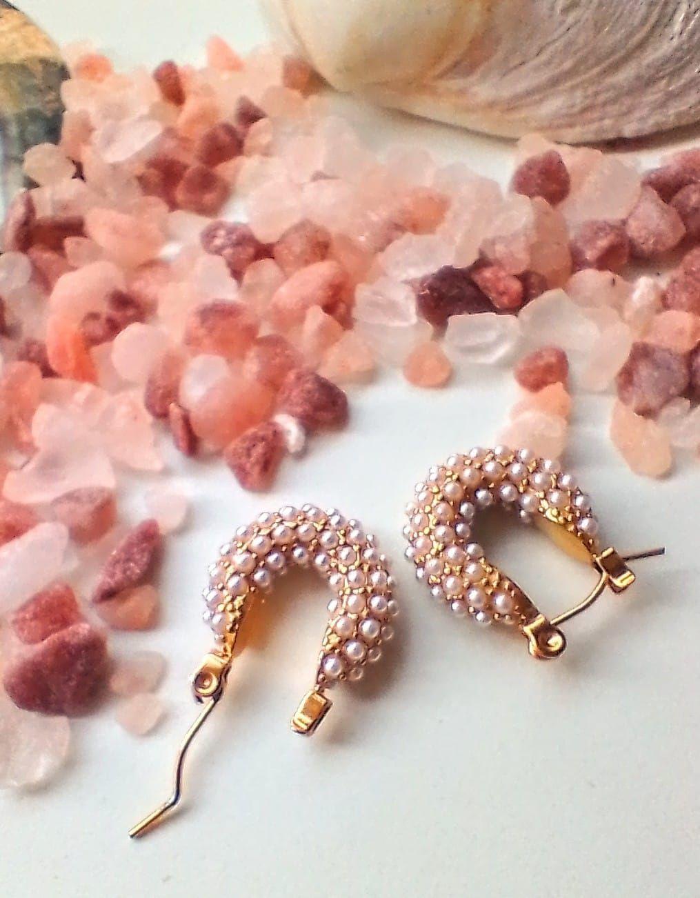 Aretes Argollas bote chicas con perlas chapadas en oro 18k Joyeria fina-5