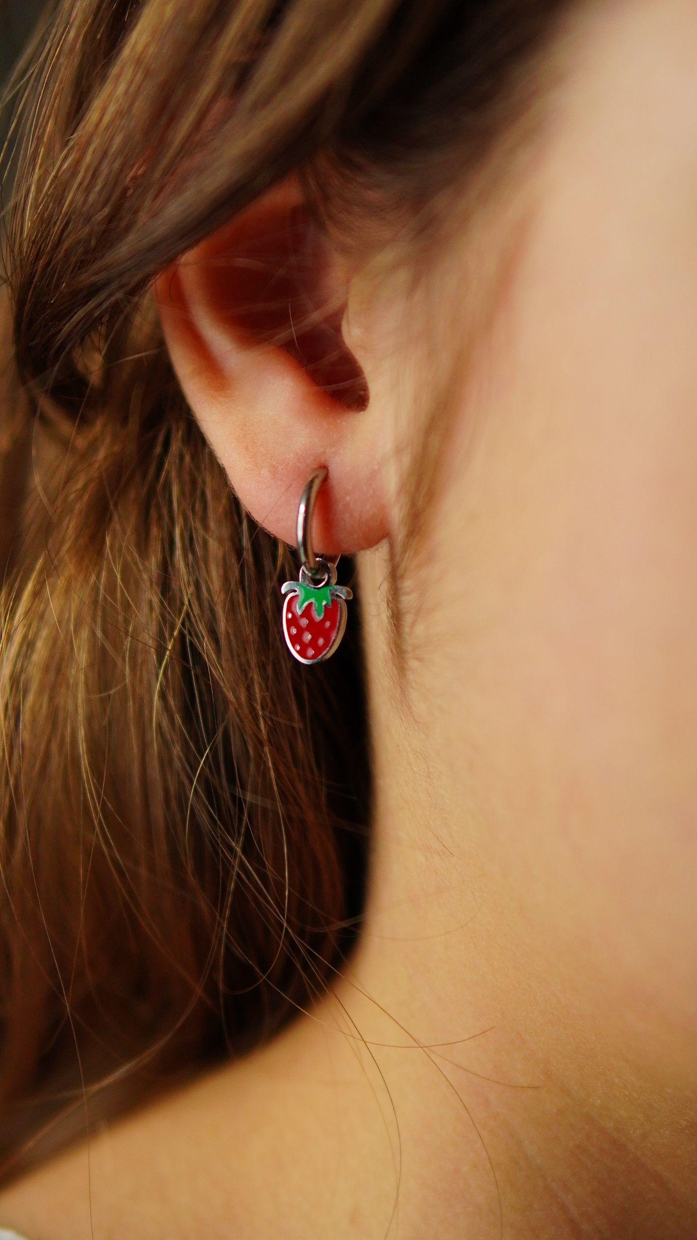 Argollas huggies frutillas fresitas plateadas-2