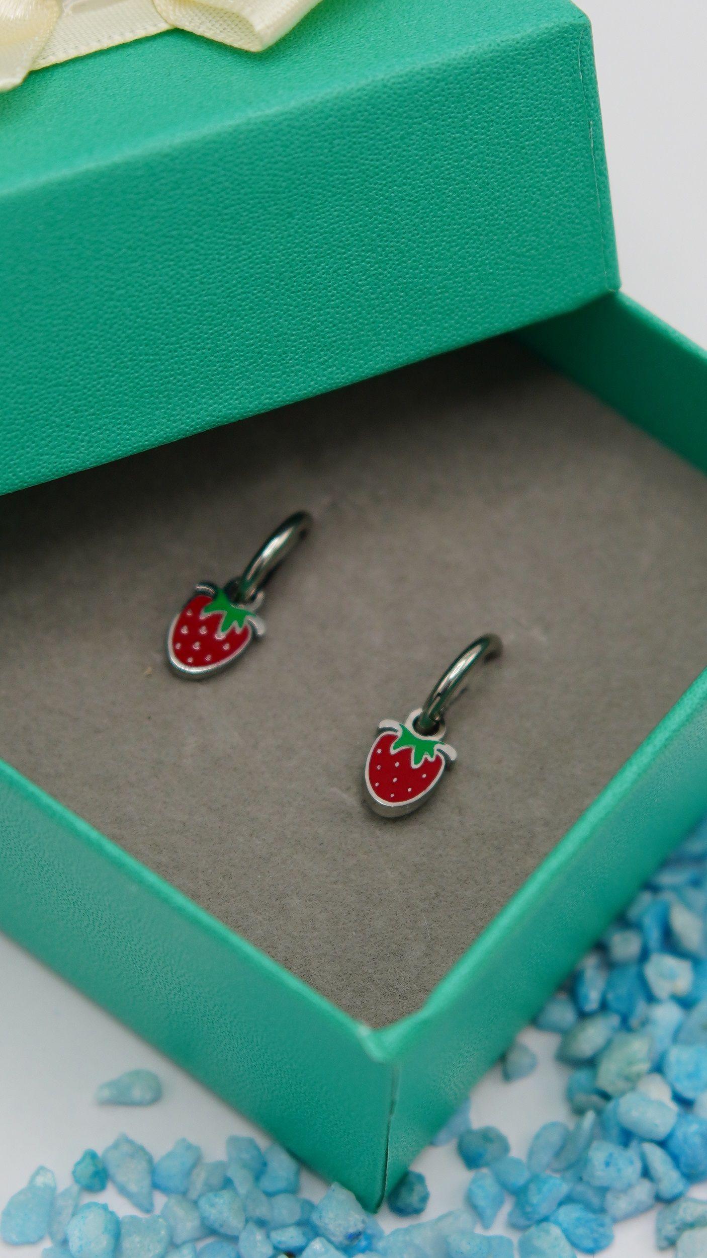 Argollas huggies frutillas fresitas plateadas-3