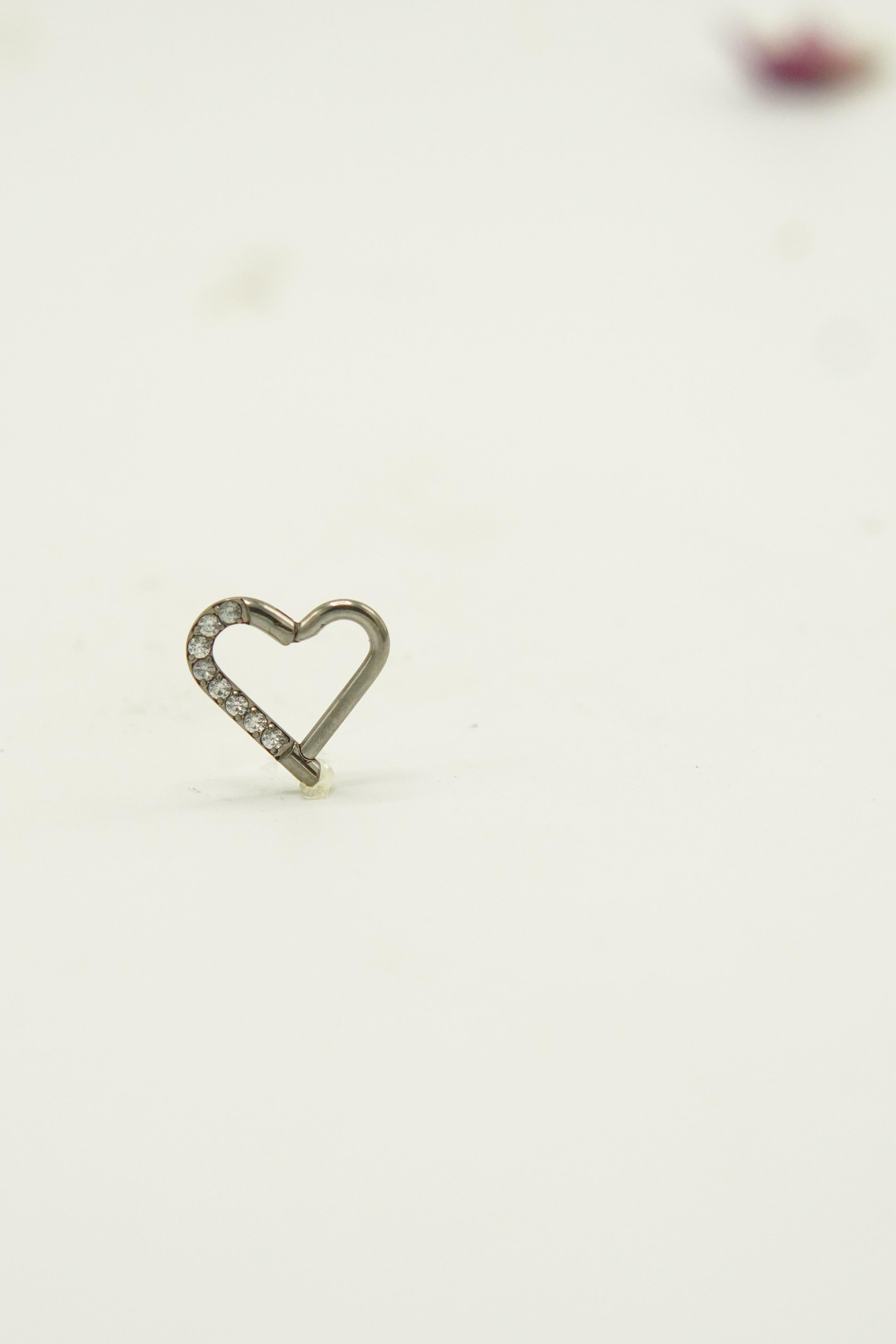 Piercing Corazón Aro Plateado Titanio F136 G23 Circonios-2
