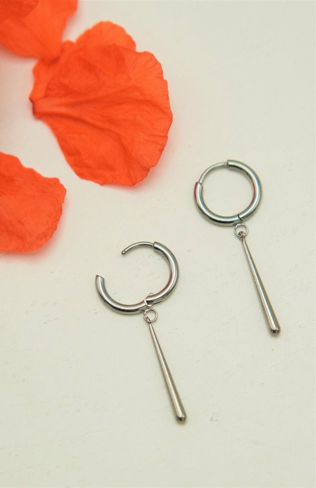 Argollas largas plateadas Zora 10mm titanio ASTM F136-4