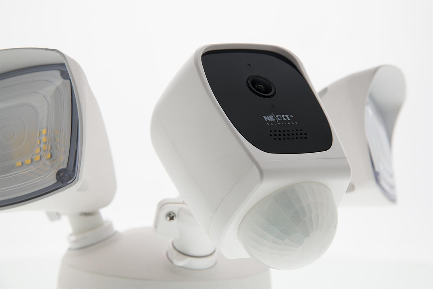 Cámara Nexxt Outdoor Floodlight Camera-3