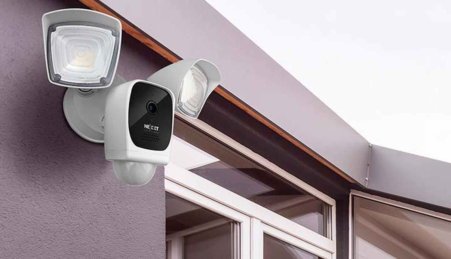 Cámara Nexxt Outdoor Floodlight Camera-4