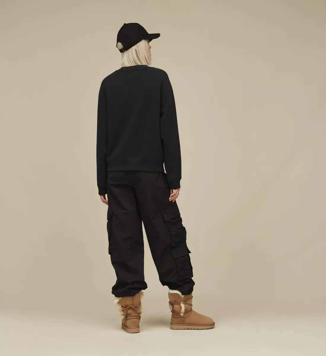 Poleron Ugg Mujer Ugg Logo Crewneck Negro-3