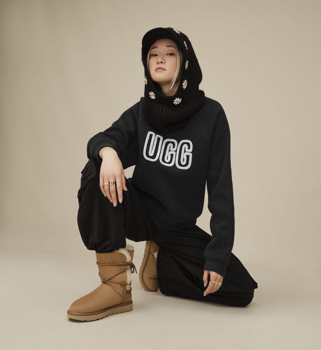 Poleron Ugg Mujer Ugg Logo Crewneck Negro-4
