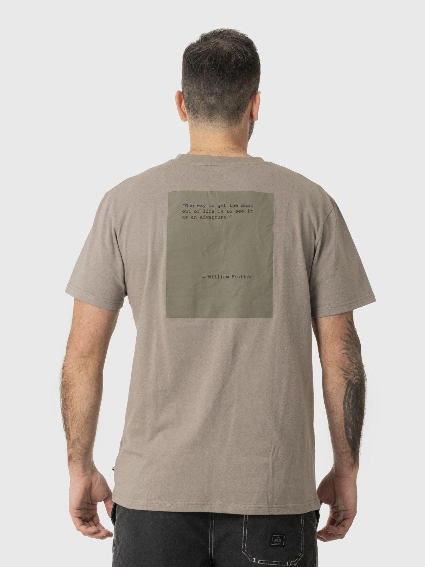 Polera Kivül Hombre Phrases Reciclada Café-2