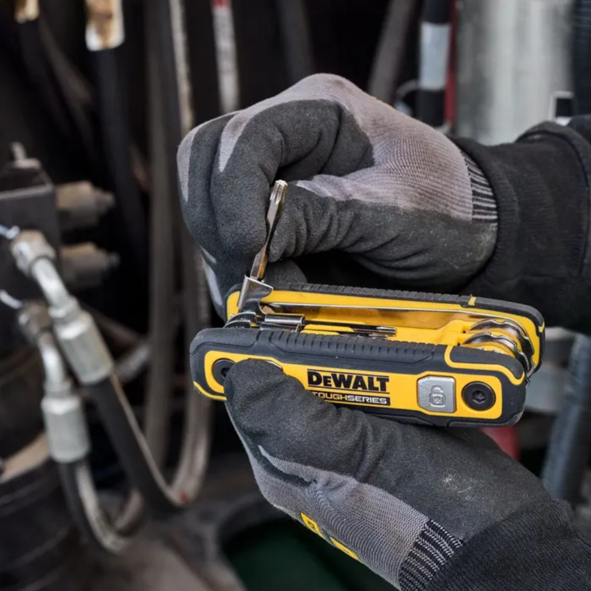 Llave hexagonal de bloqueo plegable DEWALT DWHT70268-4